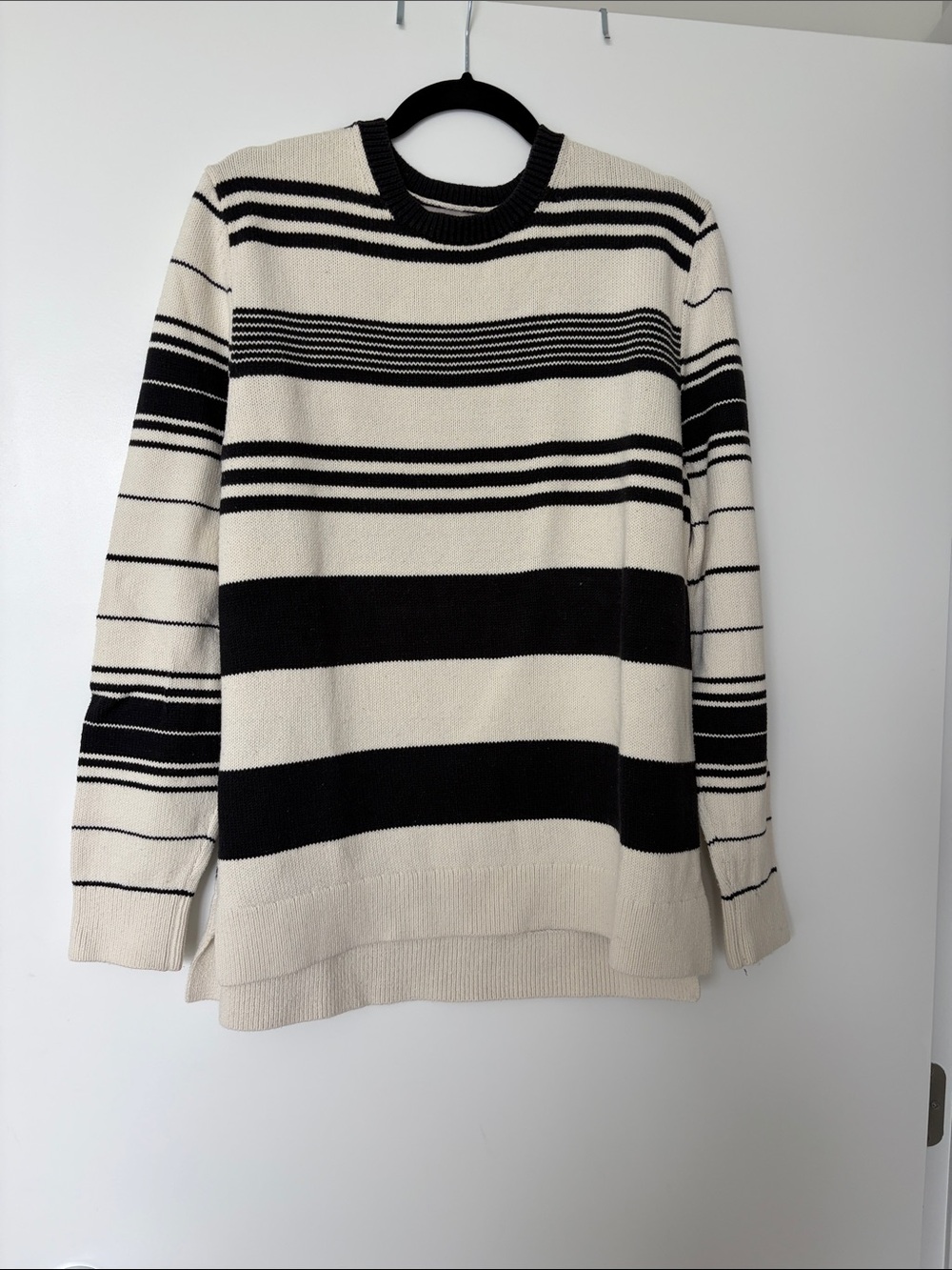 Canvas cream and black striped sweater L